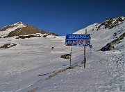 57 Passo San Marco, molta neve ancora sul versante Valle di Albaredo-SO